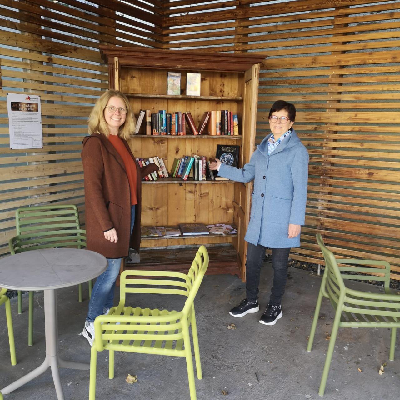 Bücherschrank